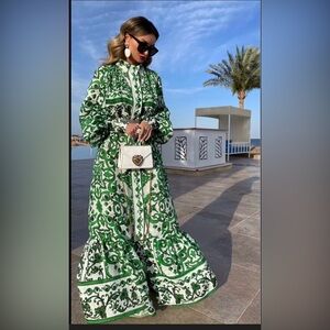 Momento boutique Long Sleeve Green and White Dress 👗 NWT Medium Pearl buttons!